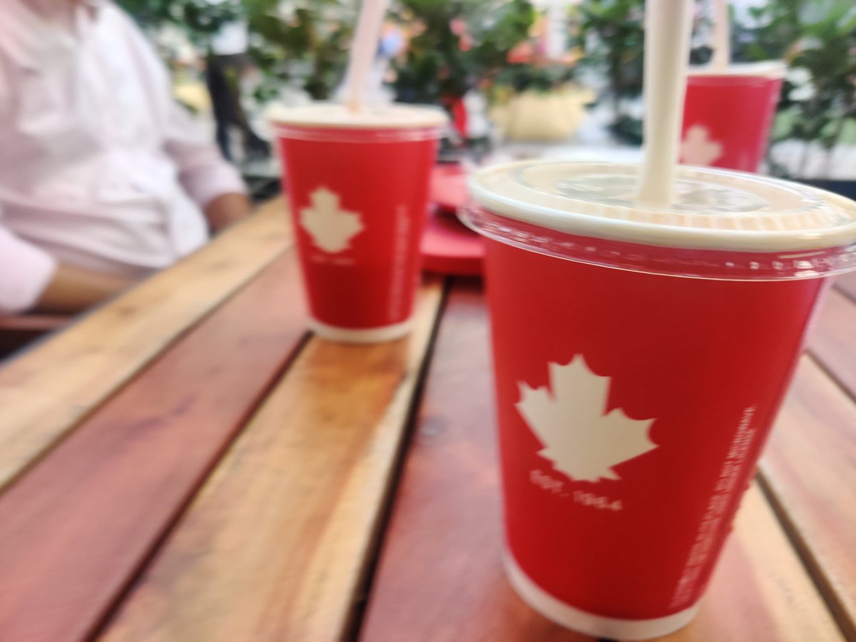 SethiRuchikaT's tweet photo. @TimHortonsIndia
@TimHortons
@gurnaney_navin 

Any reason beverages are served in #disposables to in-seat dinners?This adds to the already alarming pollution levels of the cities.Disposables land up in landfills,burnt/incinerated.Care4your customers health  #UseReusables only

1 https://t.co/OQIPFcNlXM