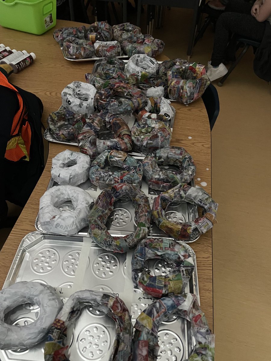 sckundra's tweet photo. What’s cooking in Grade 4/5 @corwrdsb ? Looks like we’ll find out next week! #arted #onted ⁦@wowartproject⁩ https://t.co/ZUJ99Zz8uv