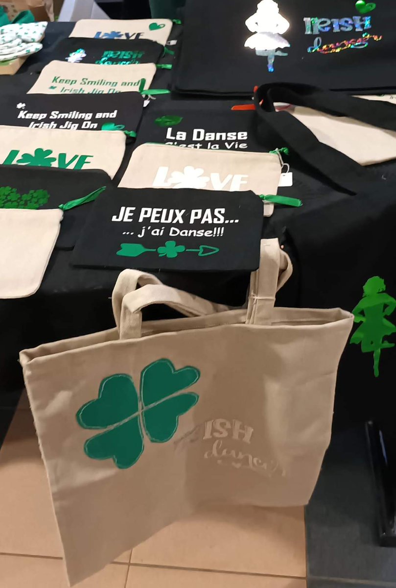 Natha_lit's tweet photo. 2/3
Aidons les .....sac, trousse à maquillage,chouchou....
Si vous êtes intéressé contacté moi je vous mettrai en rapport avec la présidente de cette association de fayence https://t.co/PG1yMXd1Wu