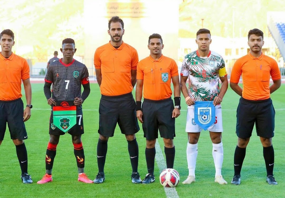 FabinKandoth's tweet image. 124 Ranked Malawi National Team Coached By Former KBFC Reserves  Technical Director Mario Marinică Has Drawn Against 192 Ranked Bangladesh National Team In An Unofficial Friendly Match Held In Saudi Arabia
#KeralaBlasters #YoungBlasters #YennumYellow #ISL #IndianFootball