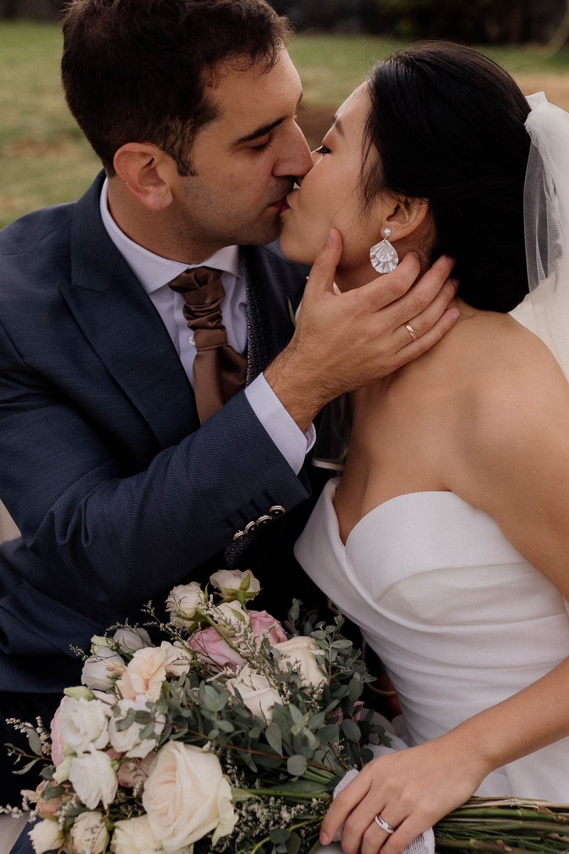 One year since we organised this beautiful #hotelwedding in #tenerife and the couple took a moment for some stunning #veilphotography 

licandroweddings.com

#licandroweddings #weddingplanner #weddingphotography 
#granmelia 
<a href="/GranMeliaHotels/">Gran Meliá</a>