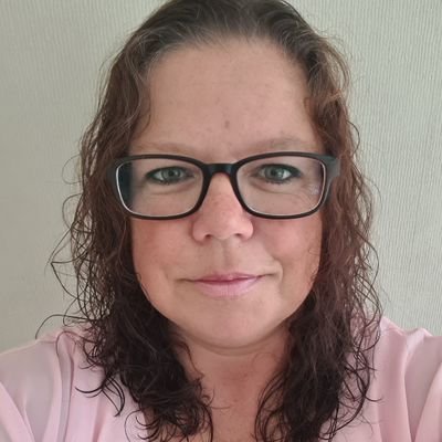 p_amrak's tweet photo. @Niekje08 @NUnl moet ik nu echt uitleg gaan geven aan koeien?  pak een trein aan de voorkant muts https://t.co/K6EJhlGVix