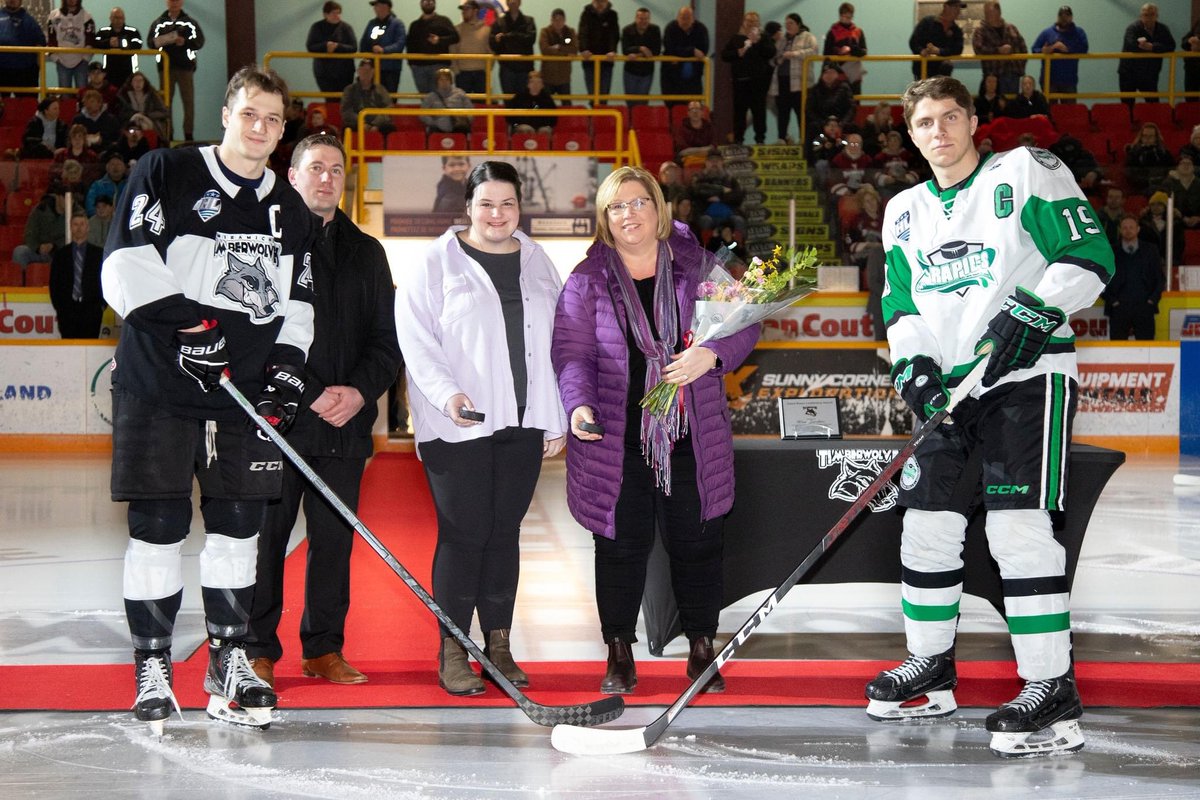 MTimberWolves's tweet photo. The recipient of the 2023 Jamie Keays Leadership Award is Max Jardine. Max's leadership on the bench &amp; room is one of a kind and goes beyond his age. His interaction with people at community events is second to none. #DefendTheDen #Miramichi  
📸Aaron Spencer https://t.co/dNjEdG4ptt