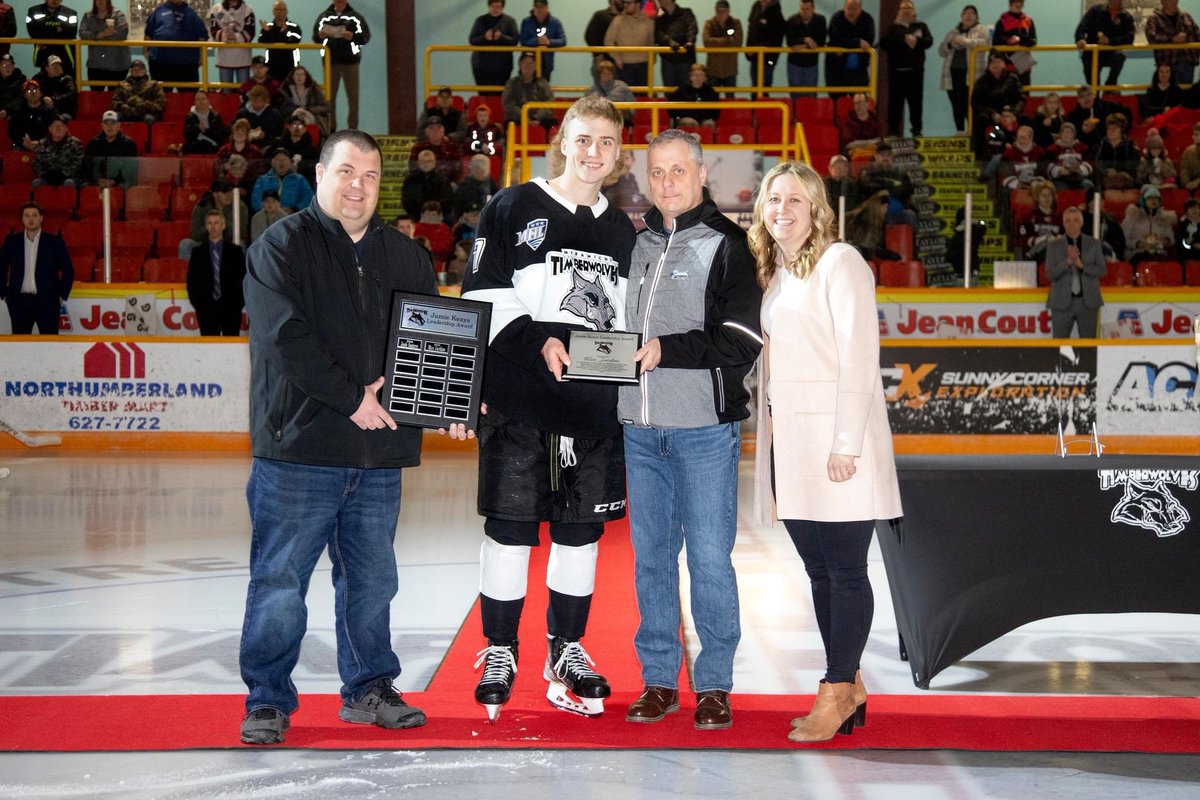 MTimberWolves's tweet photo. The recipient of the 2023 Jamie Keays Leadership Award is Max Jardine. Max's leadership on the bench &amp; room is one of a kind and goes beyond his age. His interaction with people at community events is second to none. #DefendTheDen #Miramichi  
📸Aaron Spencer https://t.co/dNjEdG4ptt