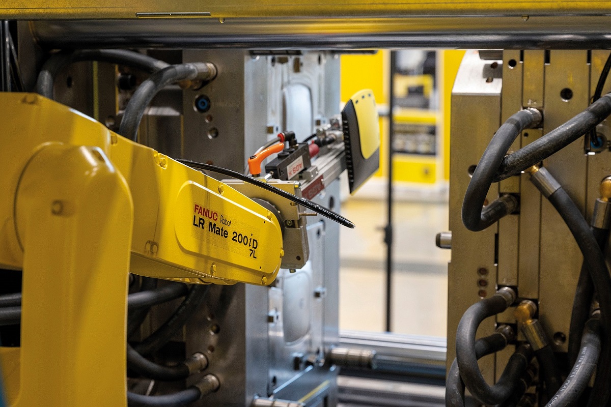Endustri40's tweet photo. Otomasyon Çözümlerinde FANUC Robotlarıyla Üretim Bir Adım Önde | Detaylar için: https://t.co/nRkDDh1C9c https://t.co/S3LcrONSSz
