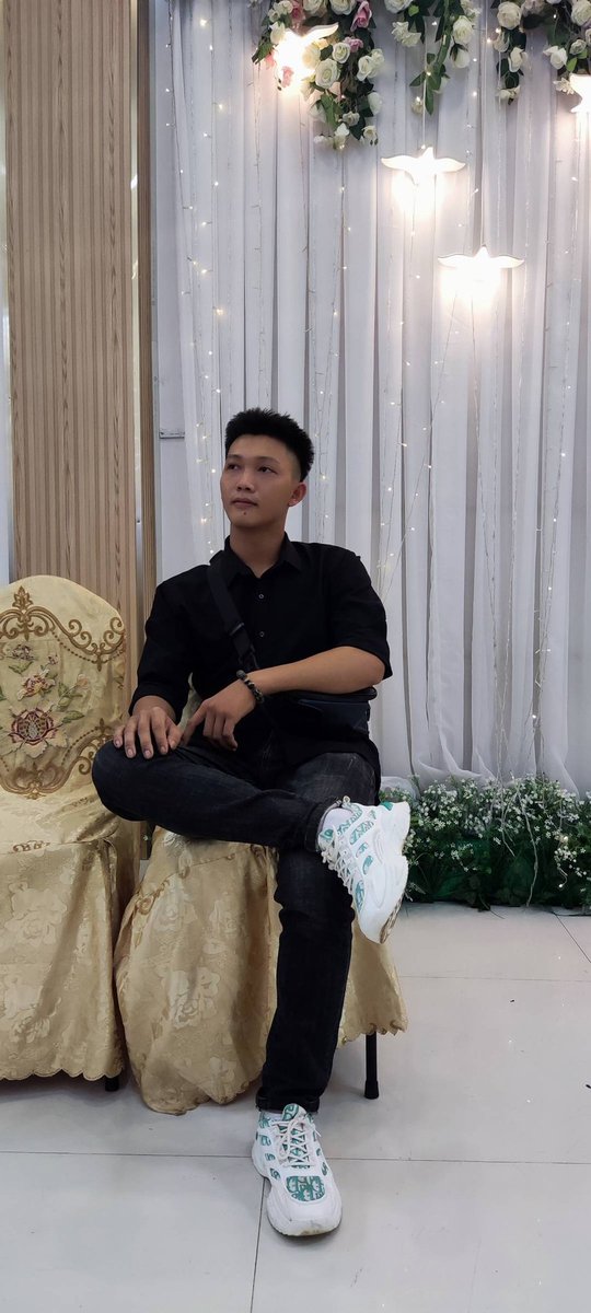 AnhCu97's tweet photo. Có bé nào tám sự mỏng ko ?? https://t.co/H1S1bNPjuC