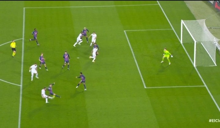 KnaaGames's tweet photo. @diarioas Y que tal esta sin que la pelota dalga del pie de carvajal https://t.co/Rg5ApsNZJW