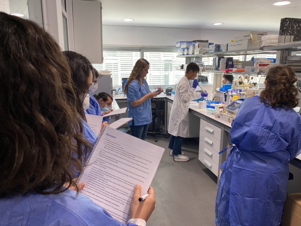 bespinetHMar's tweet photo. 1st OGM Course ongoing at Hospital del Mar🔝🔝 @gretnhe @hospitaldelmar @IMIM_research @hmarpath @bionanogenomics https://t.co/FiAIQsCYHl