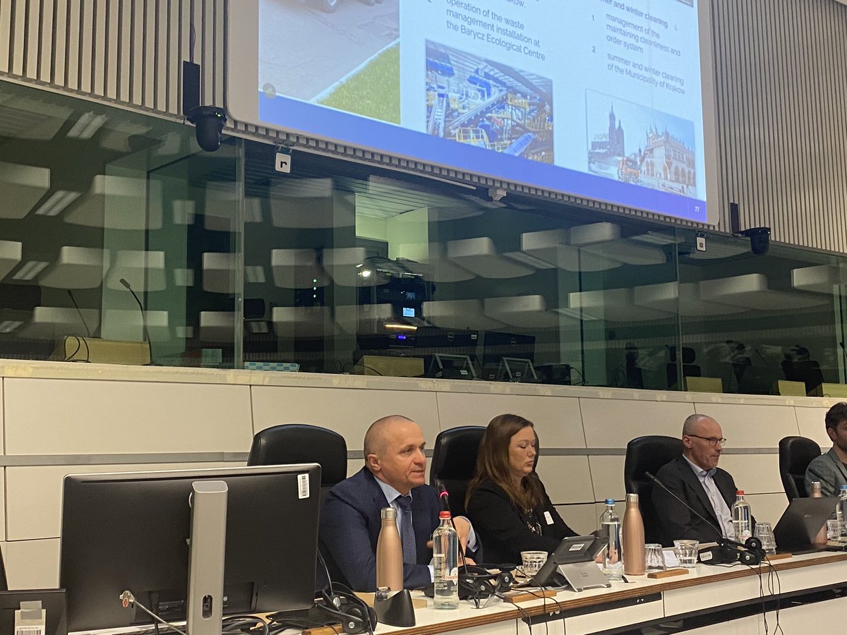 zerowasteeurope's tweet image. Looking at the Krakow, Poland case study 🇵🇱  
Through their plants, they recover 60,000 tonnes of secondary raw materials sent for recycling - saving hectares of forests and many other natural resources 🌳 💚 

#MixedWasteSorting