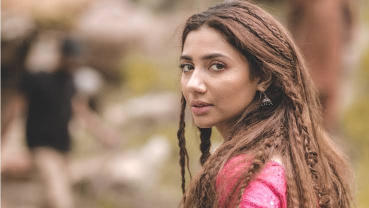 جو اداکار/اداکارہ بکواس کرے اس کا بائیکاٹ تو کیا جاسکتا ھے نا
یہ بہت سی پراڈکٹ کہ تشہیر کرتے ہیں 
ان پراڈکٹ کا کھل کر بائیکاٹ کریں.
ماہر ہ خان فروژن فوڈ سوبروسو کو پروموٹ کرتی ہے
آج سے اس پروڈکٹ کا بائیکاٹ کردیں۔
اس کے علاوہ یہ عورت جس کمپنی کا اشتہار کرے اس کا بائیکاٹ کریں 
بلکہ