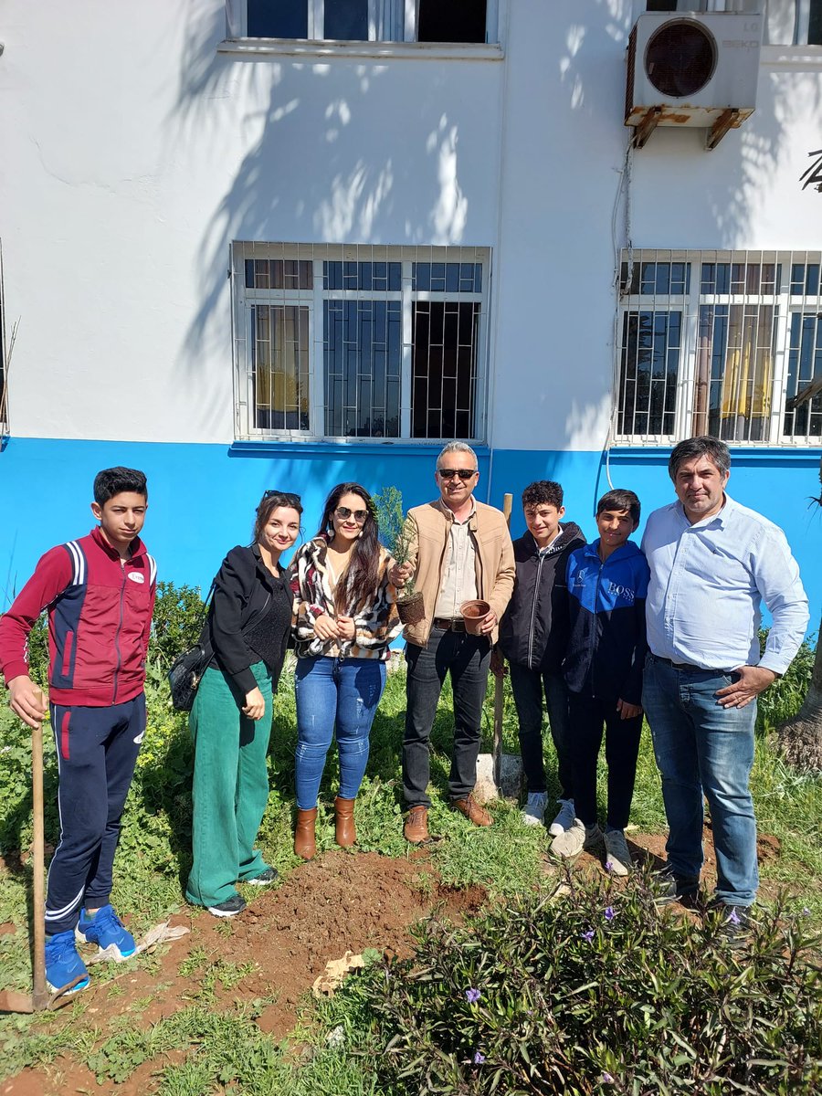 OnerCelile's tweet photo. Depremde Hayatını Kaybeden  Vatandaşlarımız için saat 11:00’de 1 fidan dikme etkinliği gerçekleştirdik. Vatandaşlarımızı Saygı ve Rahmetle anıyoruz.  
@prof_mahmutozer @ahpehlivan53 @AkdenizKaymakam @AdemKoca46 @AdemSimsek33 @MersinMEM @AkdenizilceMem https://t.co/n76X8PEIM5