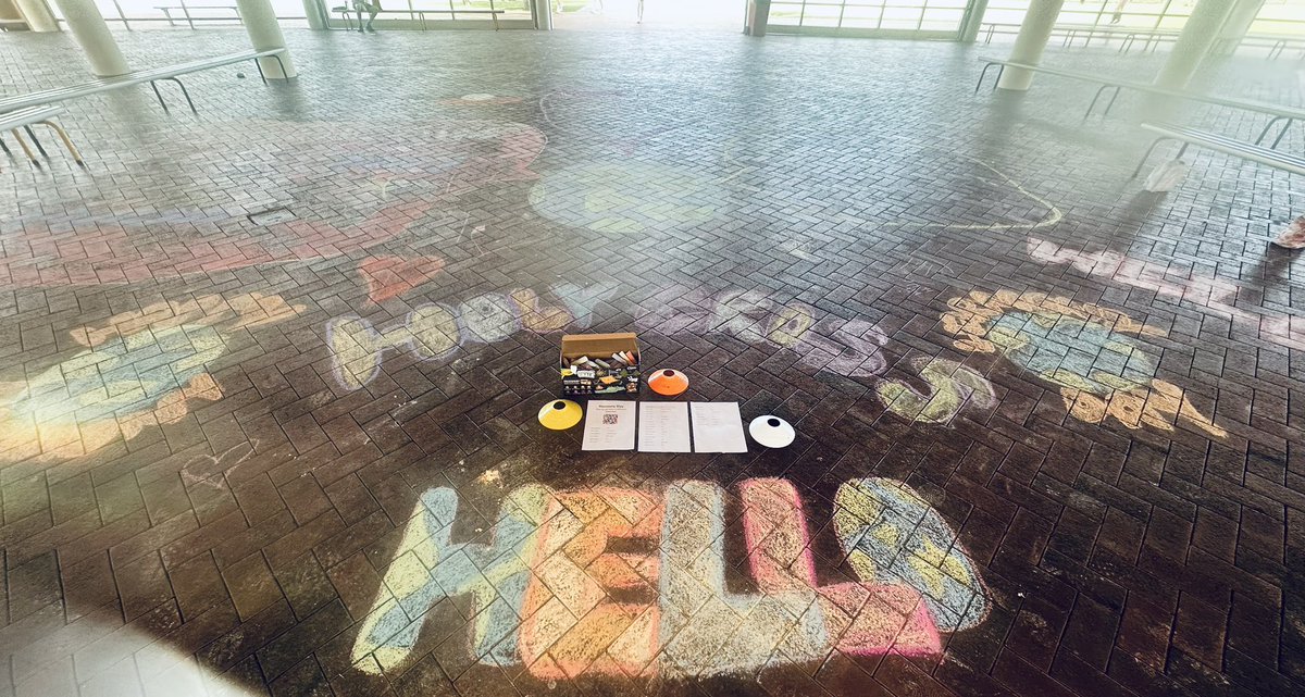 MrsDavini's tweet photo. Today we celebrated Harmony Day, 'Everyone belongs'. Harmony day reminds us to appreciate everyone, regardless of their background or circumstances #HCCEllenbrook @Holy_Cross_Coll https://t.co/FUjOUqZQnc