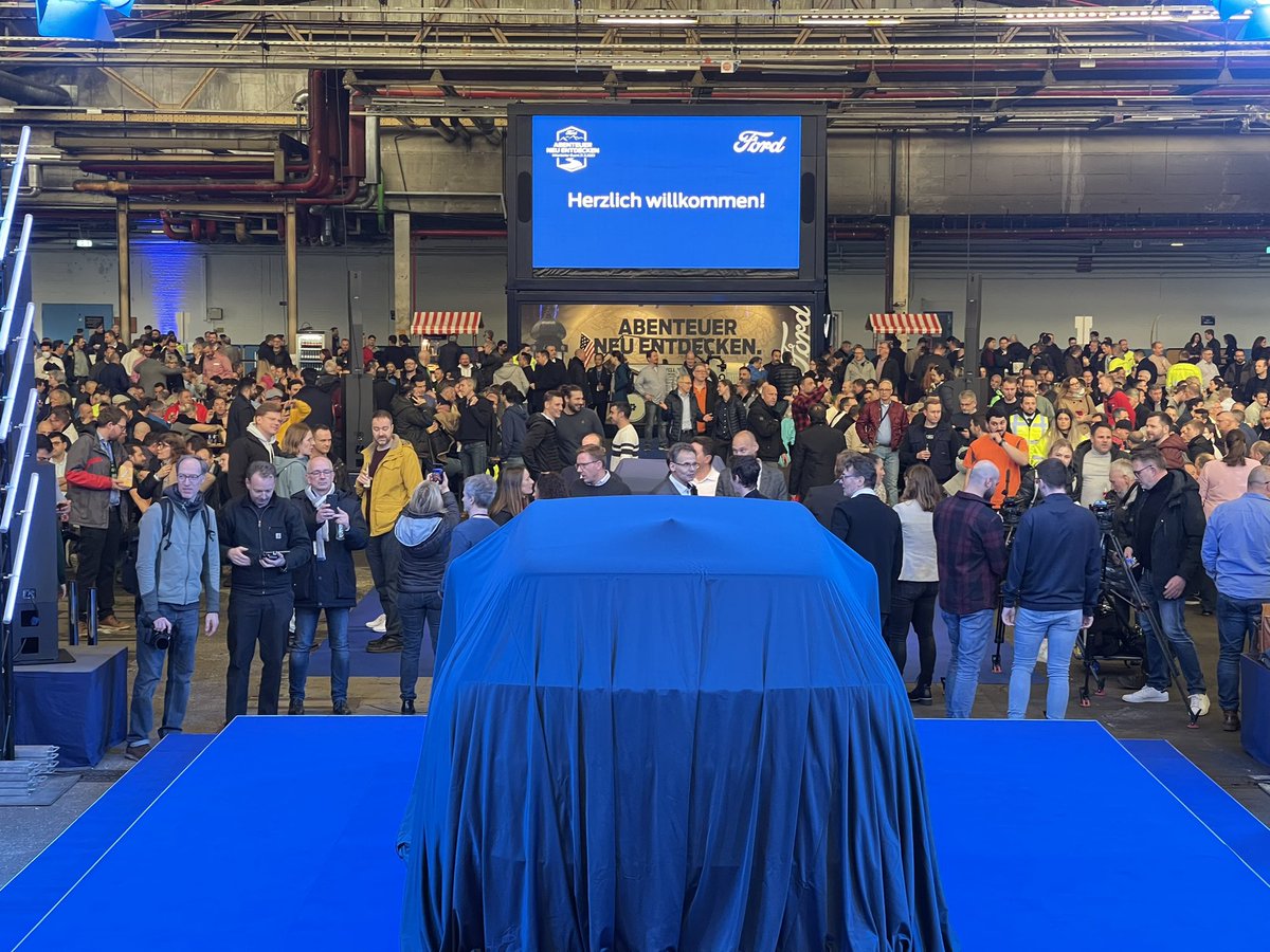 maikl_builder's tweet photo. Amazing buzz here @Ford in #Cologne just before the reveal of our new #EV Don't miss the reveal at 13:00 CET / 12:00 GMT! 
#ExploringReinvented #EVs

https://t.co/WLxJN2UgFK… https://t.co/6S5J1gPwYU