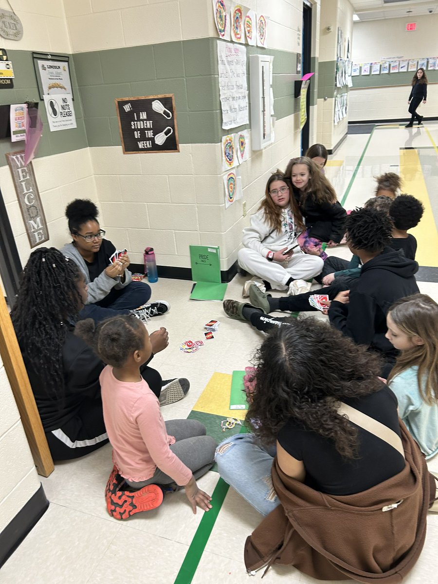 LCatJones1's tweet photo. A great morning with the Lincoln Pride Pals! 🖤💛 I am so proud of the work they have done this year. #kidsfirst #education #sel #pbis #LincolnPrideWCS @warrenschools https://t.co/v8nUBqdxaC