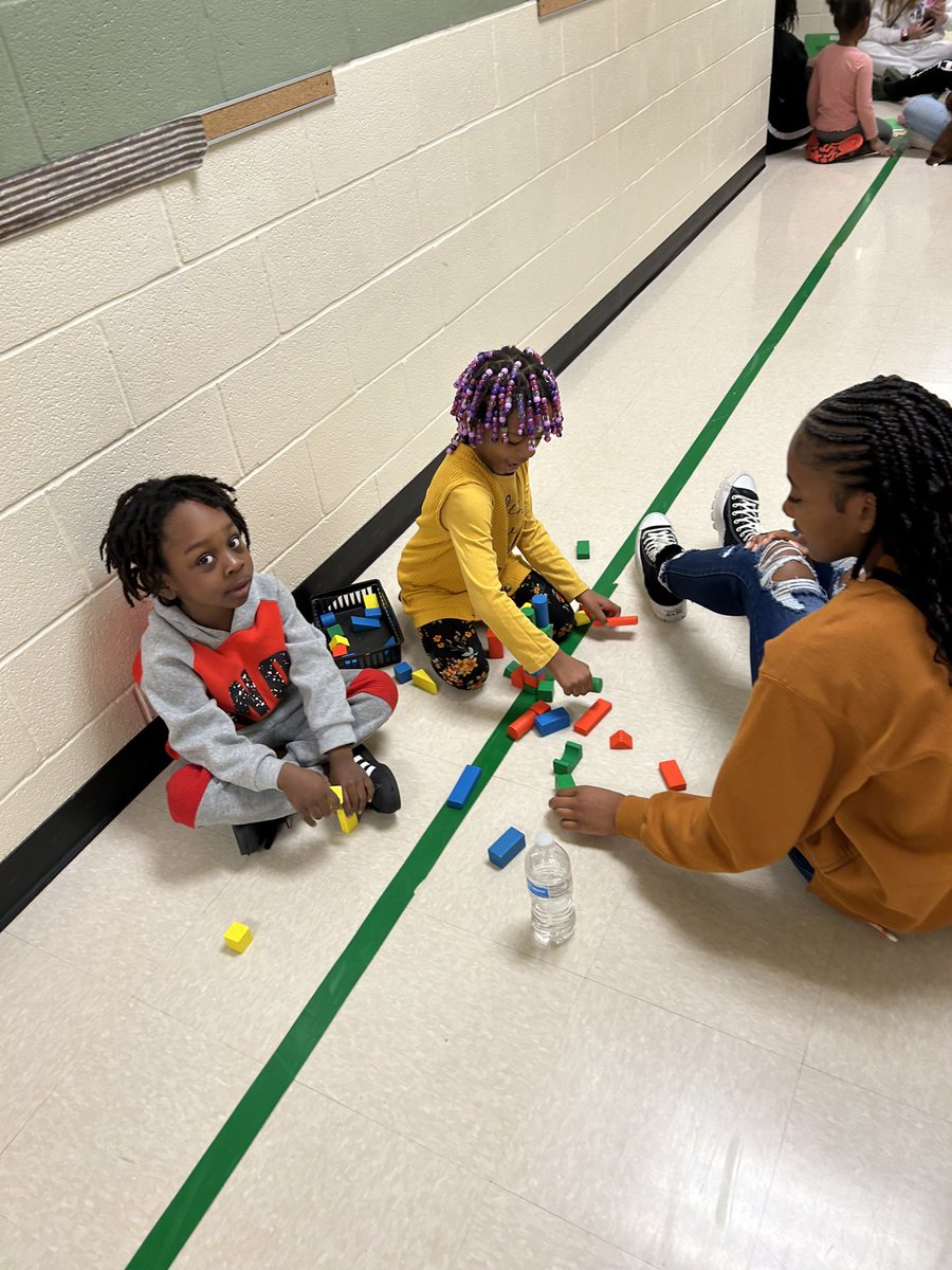 LCatJones1's tweet photo. A great morning with the Lincoln Pride Pals! 🖤💛 I am so proud of the work they have done this year. #kidsfirst #education #sel #pbis #LincolnPrideWCS @warrenschools https://t.co/v8nUBqdxaC