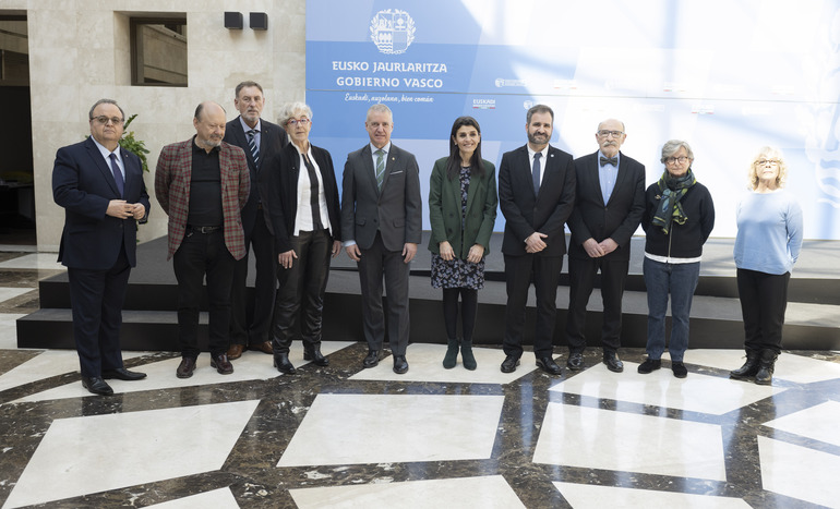 BerdintasunEJGV's tweet image. 📐👁️ La #consejera #NereaMelgosa, con el Lehendakari en la recepción a la #logia #masónica Manuel Iradier

📐👁️ Nerea Melgosa #sailburua, Lehendakariarekin #ManuelIradier logia masonikoari egindako harreran