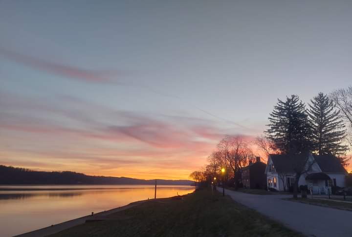 kyblueblood's tweet photo. Good Morning Tuesday,
You are so Beautiful 
#ohioriverway 
#brackencountyky 
#augustaky 
#roadtrip 
#travelky 
#kentuckytourism https://t.co/vm3QN5oEfX