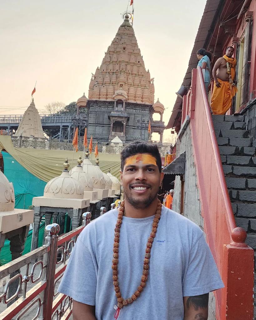 epanchjanya's tweet photo. उज्जैन महाकाल के दरबार में पहुंचे क्रिकेटर उमेश यादव। https://t.co/6efLl0hV6y