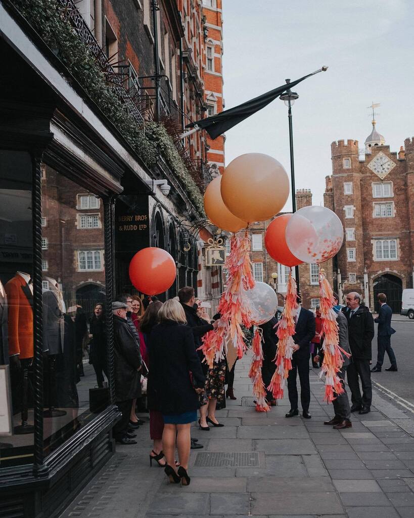 Jumpsuits, Balloons and London weddings! Yey!🧡
Lorna+Andrew at Chelsea Town Hall and <a href="/berrybrosrudd/">Berry Bros. & Rudd</a> 🖤
.
.
.
.
.
#london #wedding #alternativeweddingphotographer #portraitcollective #weheartpictures #londonwedding  #londonbride  #chelseatownhall #berr… instagr.am/p/CqDLrqcM-lw/