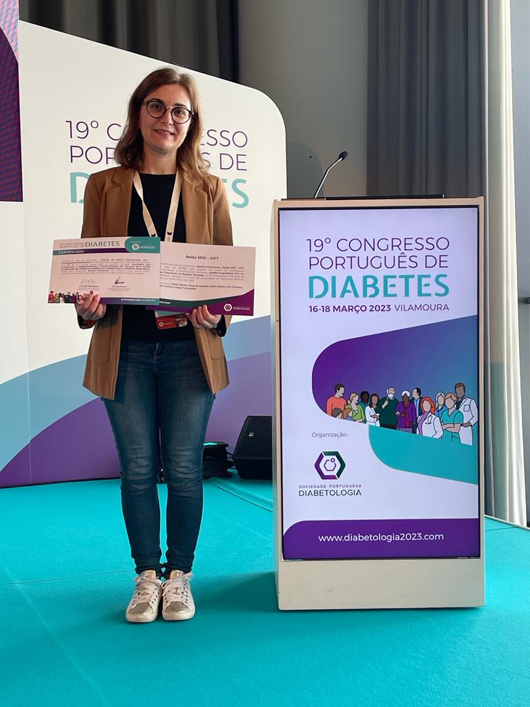 From the 16th to the 18th, Sandra Pinhanços participated in the #CongressoPortuguêsdeDiabetes, where she won the prize for best oral communication and the GIFT grant (Fundamental and Translational Research Group), for the development of her PhD work 🧪. Congratulations Sandra! 🎉