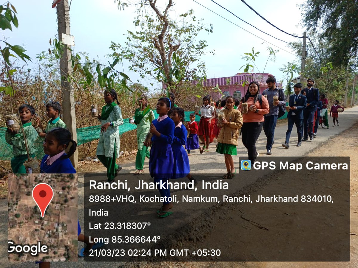 NssDcrRanchi's tweet photo. अंतरराष्ट्रीय वन दिवस के अवसर पर डोरंडा महाविद्यालय, रांची की राष्ट्रीय सेवा योजना इकाई द्वारा गोद लिये गये "खिजरी पंचायत" के लोगों के बीच वृक्षों के प्रति जागरूकता फैलाया एवं विद्यालय के बच्चों के साथ मिलकर पौधा रोपण किया 
@_NSSIndia @YASMinistry @NssRURanchi @NSSRDPATNA @ https://t.co/E3IncfhVue