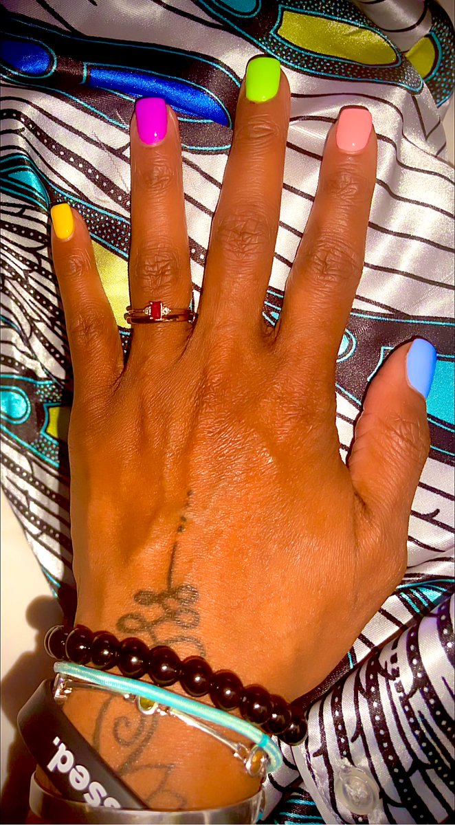 danie828's tweet image. #springnails #gelnails 💅🏽 #springcolors