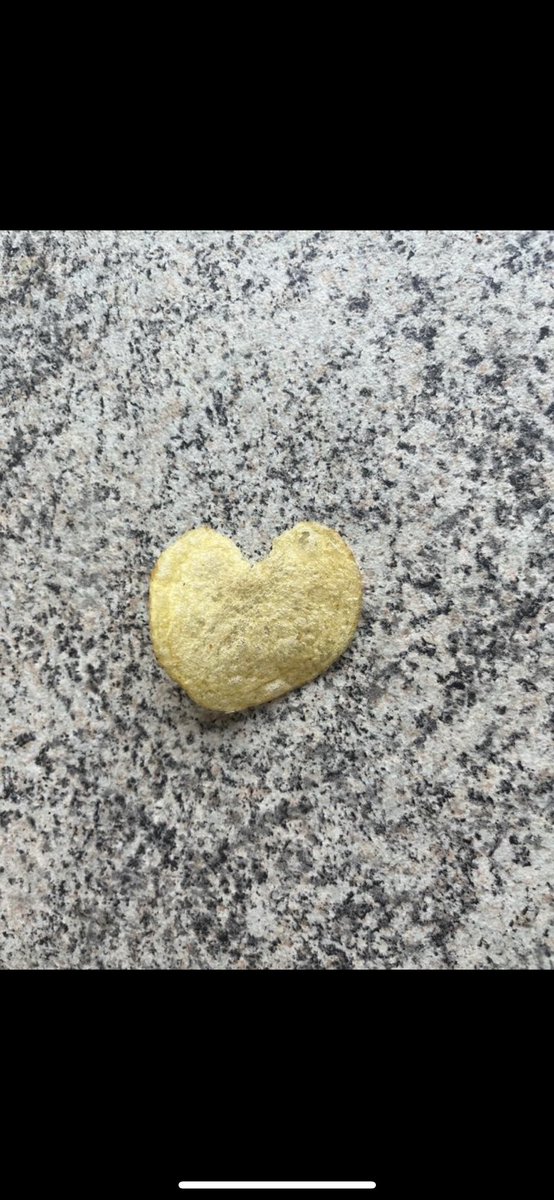 Ashleyshipp14's tweet photo. @walkers_crisps 
#lovefromwalkers ❤️ https://t.co/qGY2lDUMf8