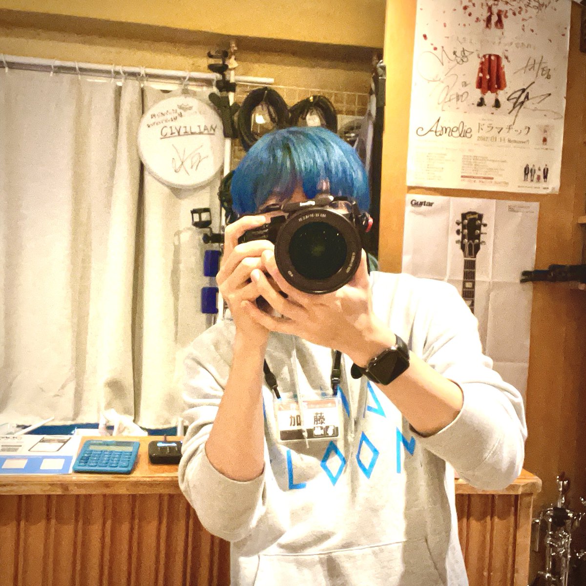 studio_packs_mu's tweet photo. 青春を収めたい欲が止まらない加藤くんが
学生向けに一眼レフカメラで皆の事撮ってくれるみたいだよ📸
条件
・PACKS会員の学生(今月卒業した方も含む)
・加藤【青髪】が勤務中に『カメラで撮って』と声をかける
・SNSに写真と #studioPACKS をつけて投稿
せっかくなら学生時代の思い出残そうぜ🌸 https://t.co/RkXZCz9O3R