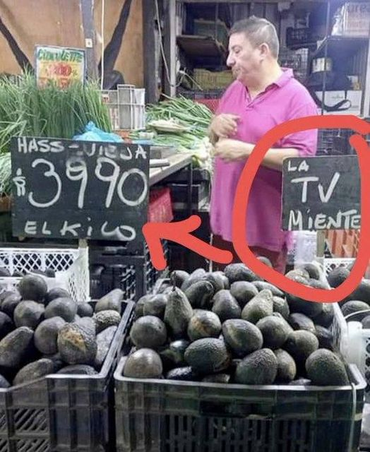 linker's tweet photo. Esta claro que la TV te quiere colgao de las nalgas #tvshit #apagalatele https://t.co/ULZ6AT9XIn
