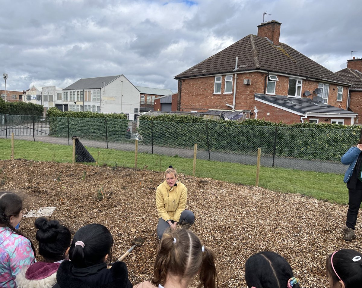 We are very proud to be @MerrydaleJunior today watching them plant their ‘Tiny Forests’ @Earthwatch_Eur alongside @Leicester_News and @leicslive #internationaldayofforests #biodiversity #TinyForest 🌲