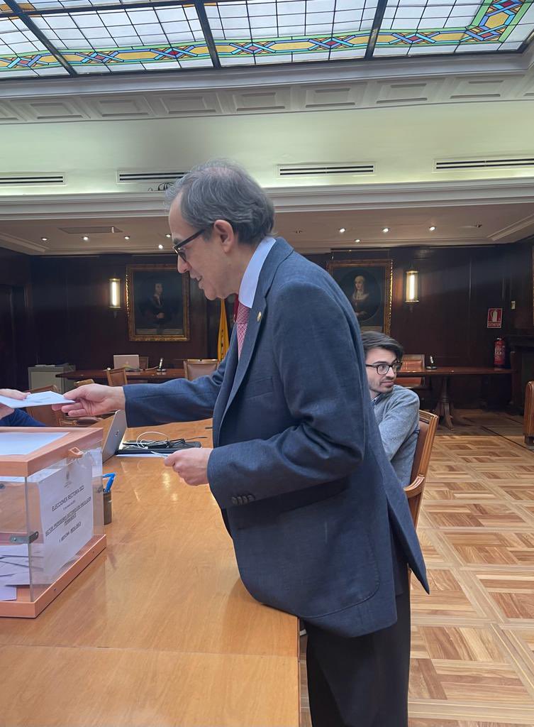 javardiaz's tweet photo. Votar es un derecho, pero también una responsabilidad.
@unicomplutense https://t.co/5LaFaK4Wn8