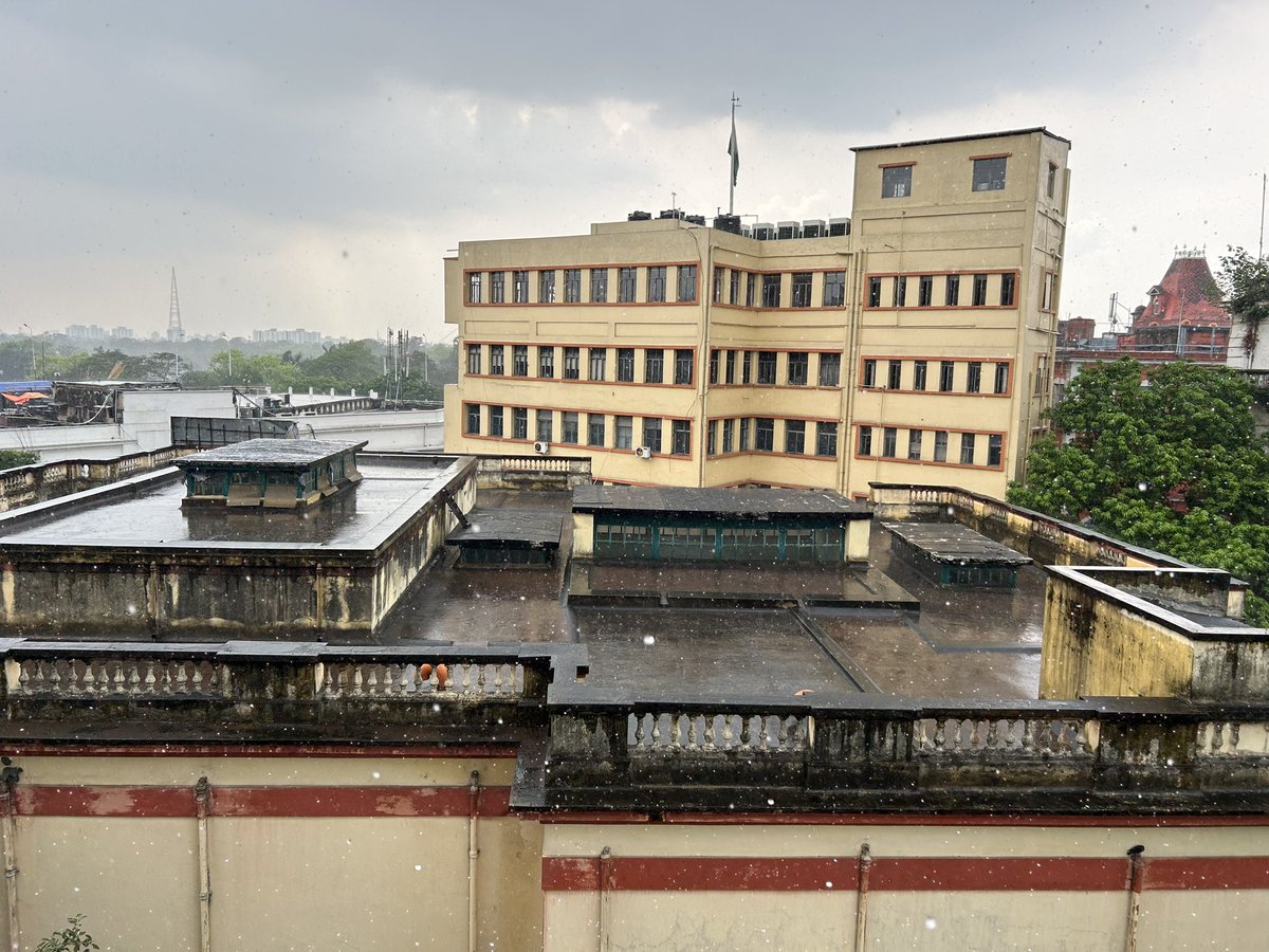 tanuj_er's tweet image. #WeatherUpdate of Kolkata 
Date : 21.03.2023
A #Thunderstrom activity at Kolkata Parkstreet area around 1 hour..
#WeatherKolkata #Rain #Weathercloud @indiametsky @WeatherRadar_IN @Indiametdept @KolCloudChasers @Cloudmetweather