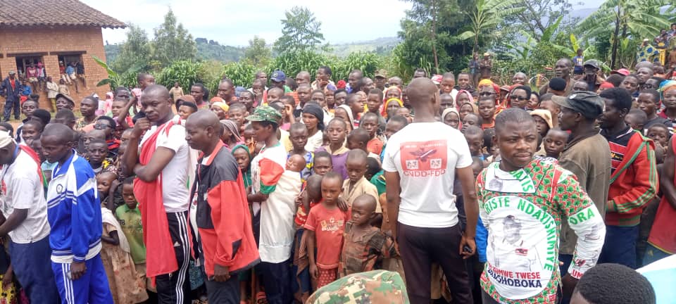CnddFddButanyer's tweet photo. #Burundi 21/3/2023
Umutumba ni #Musonge,umutumba wa 23/35 igize komine #Matongo,niho umunyamabanga wa @CnddFdd munatara ageze asuzuma inamanshingiro. Akaba aciye yakira abanywanyi bashasha 3.Ku mitumba 220 amaze kugendera muntara,amaze kwakira abanywanyi 1723.
@R_Ndikuriyo https://t.co/WhK1vf7uAp