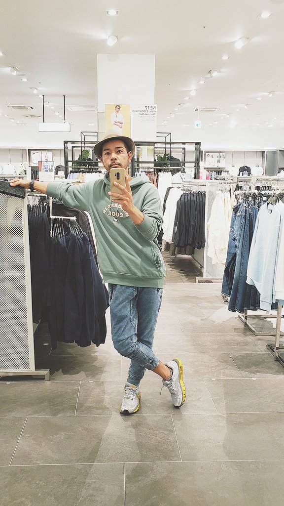 h_confidence_18's tweet photo. #ootd

締め付けのきつい服装は嫌いだ
他人に締め付けられるのはもっと嫌いだ
そうなるくらいなら嫌われたほうが
よっぽどマシだ

楽に生きるをもっとうに
自分を大切に扱え https://t.co/gA2mLVo7sP