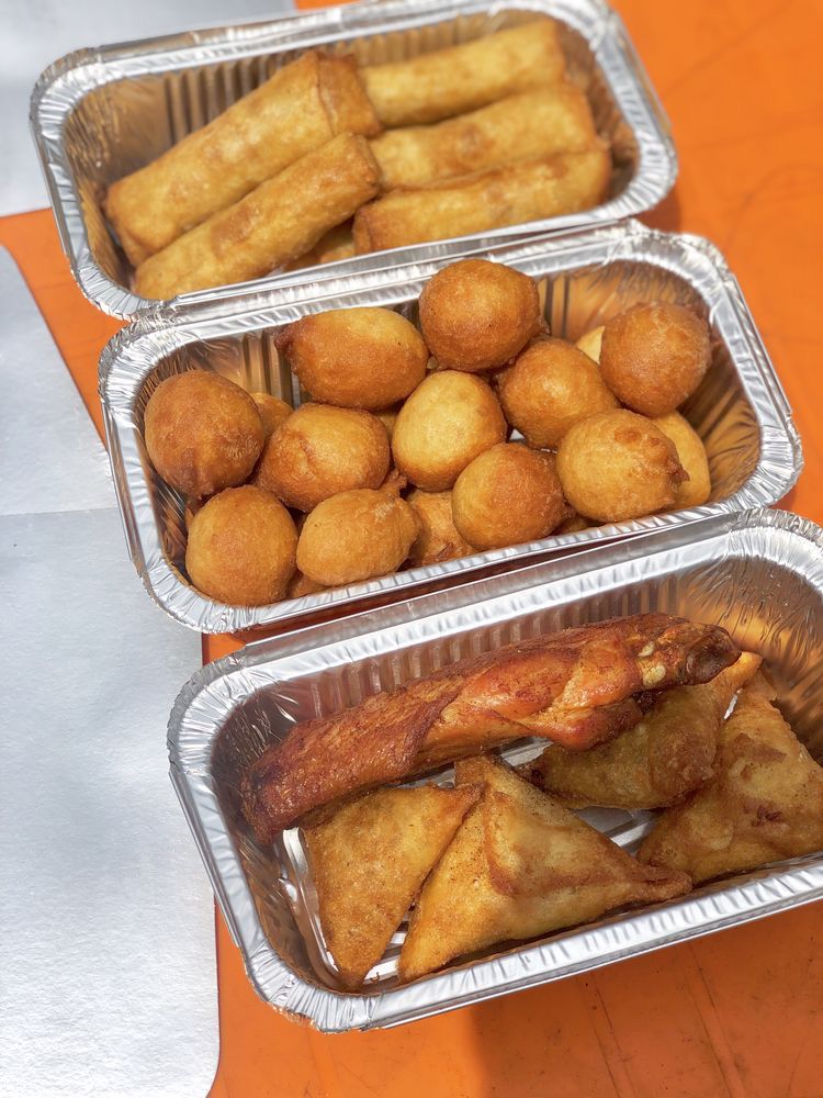 Tastyrounds's tweet photo. We make homemade food in litres, cater for small and large events, we provide value for your money. Kindly send us a DM today😊
#foodvendor #tastyroundskitchen https://t.co/KvfY310a28