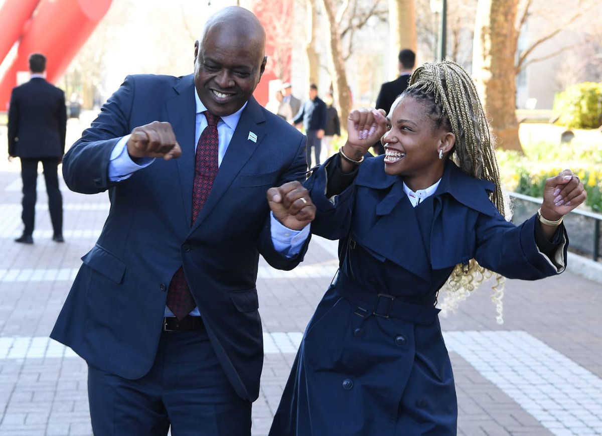 BWPresidency's tweet photo. A warm welcome for His Excellency by a Motswana student at Pennsylvania University where President Dr. Mokgweetsi E.K Masisi gave a public lecture on democracy, good governance and wise management of natural resources. https://t.co/dI3OVb00Qf