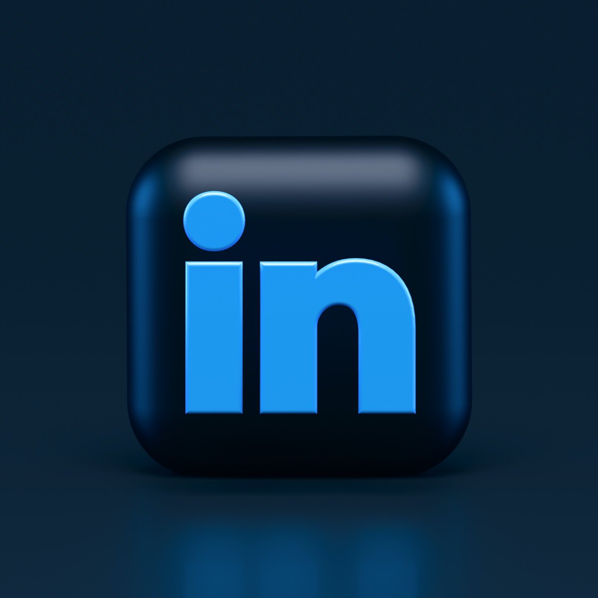 emplifi_io's tweet photo. #LinkedIn has announced the integration of @OpenAI's #GPT into its platform. With this integration, users can now get #AI-generated profile summaries, job descriptions, and access to new educational opportunities through LinkedIn Learning. Let us know your thoughts 👇

#OpenAI https://t.co/tT4uD1qx8O