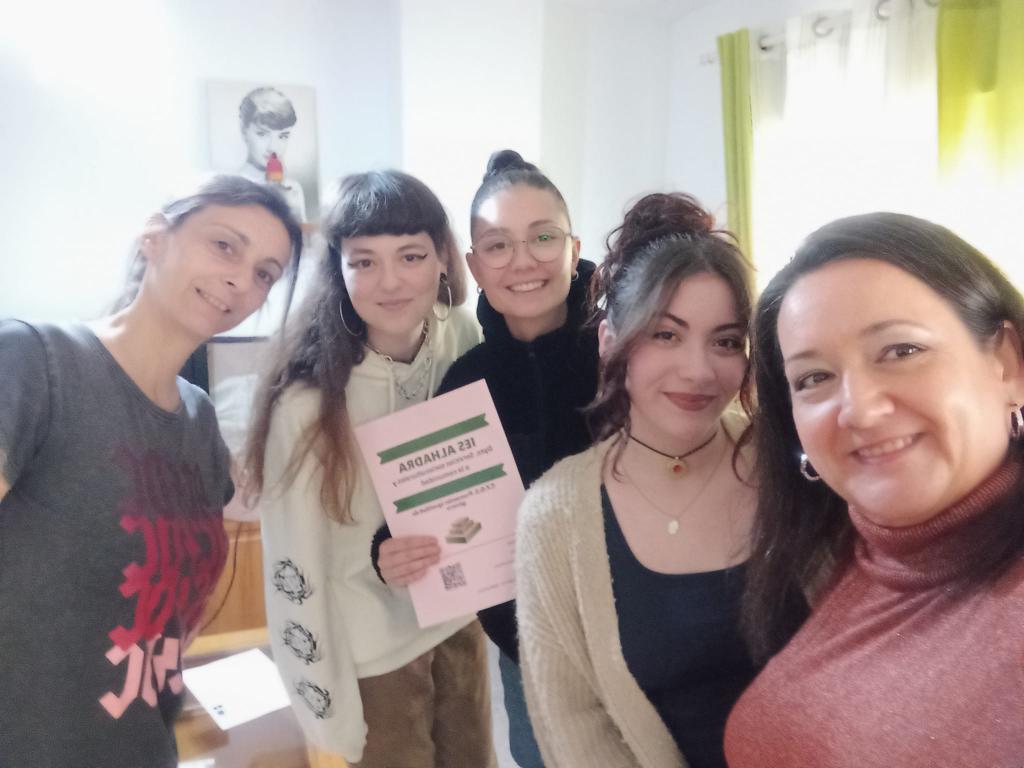 IreneRoj's tweet photo. 📸Nuria, Noa e Isa, de 1° CFGS PROMIG del @IAlhadra inician su formación dual con mucha ilusión en #AFASODE 💜💪 @eduKalmeria @IgualdadAND @FPAndaluza @Alianzafpdual https://t.co/dis7iZTbXG