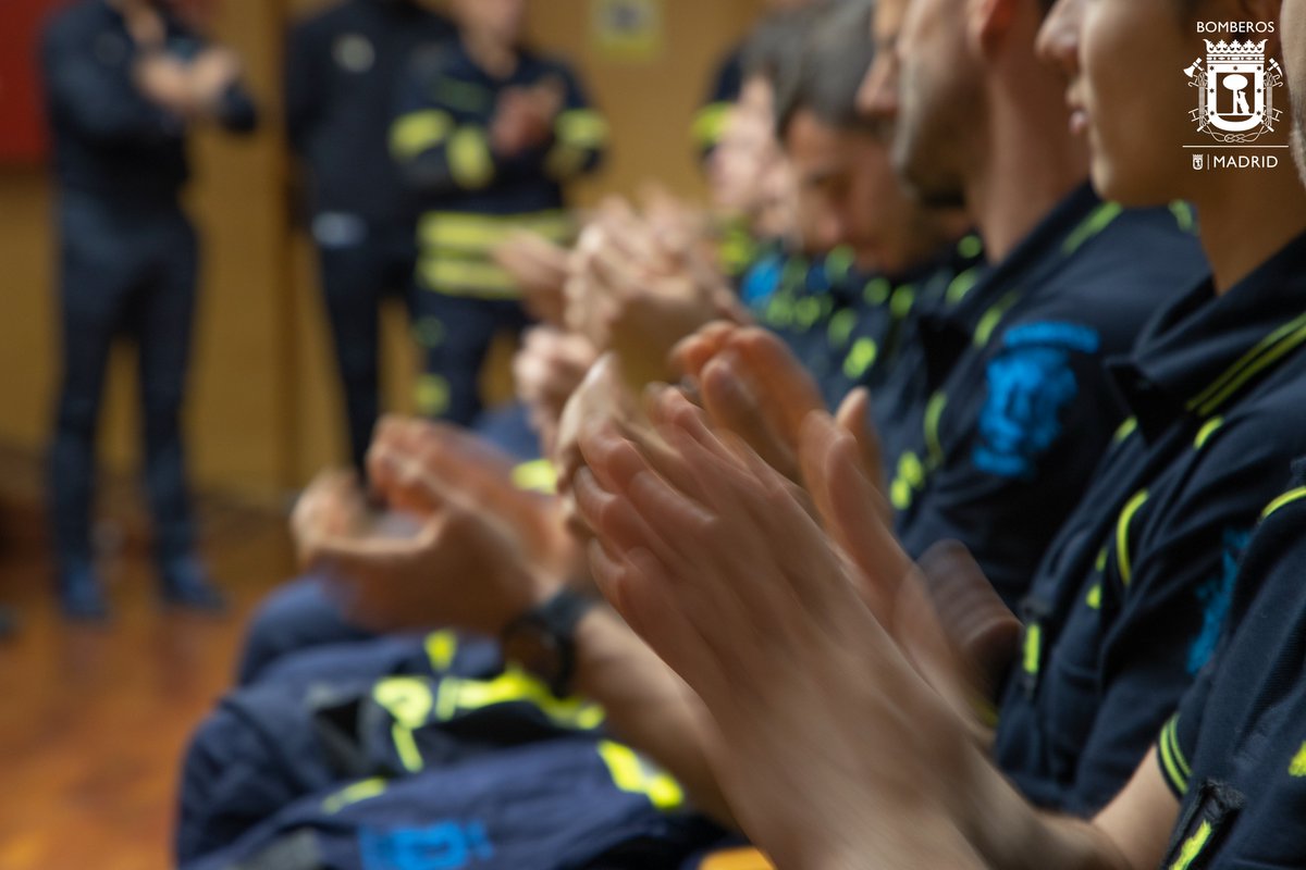 BomberosMad's tweet photo. Hoy comienza en el @CIFSE_Madrid  la formación para convertirse en Bomber@ Especialista de @MADRID 
Felicidades a tod@s l@s que han superado la fase de oposición💪👏👏 https://t.co/d3IZdYQB46