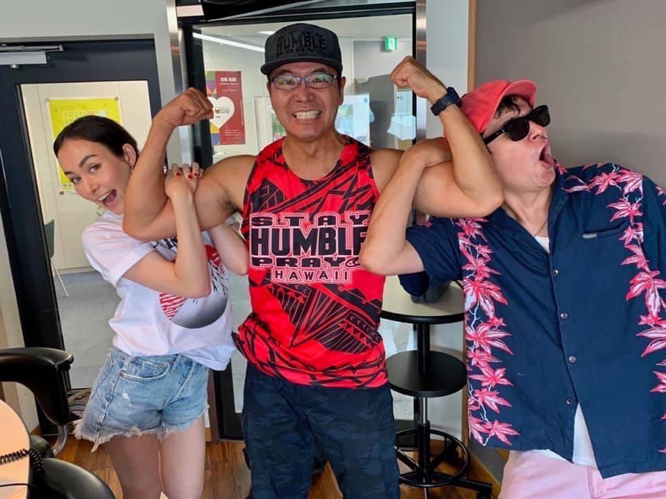 InterFM897's tweet image. 木下グループ presents interfm
 Holiday Special Everyday Music
お聞き頂きありがとうございました！
久しぶりに３人が集ったinterfm！
昔の写真と同じポーズで一枚！
本当に楽しい放送でした！
タイムフリーでもチェックお願いします！
radiko.jp/share/?t=20230…
#3djs #interfm #radiko