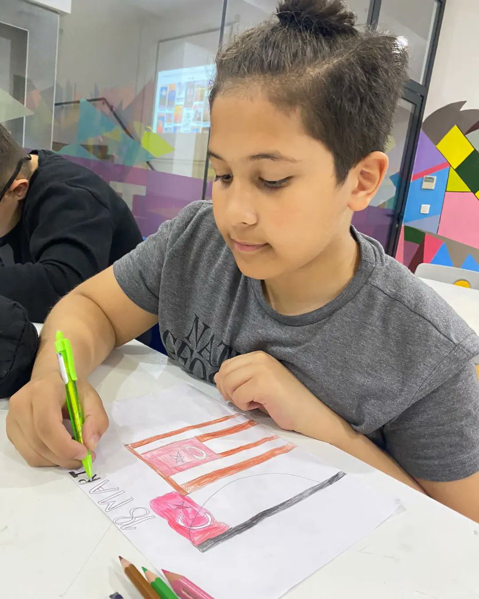 UOCalli's tweet photo. 5. Sınıflarımız Görsel Sanatlar dersimizde 18 Mart Çanakkale Zaferi ile ilgili resimlerini pastel boya, kuru boya ile renklendirdiler.🎨🧑‍🎨👩‍🎨🖌️ #UğurdaSanatVar https://t.co/340laDN7kR