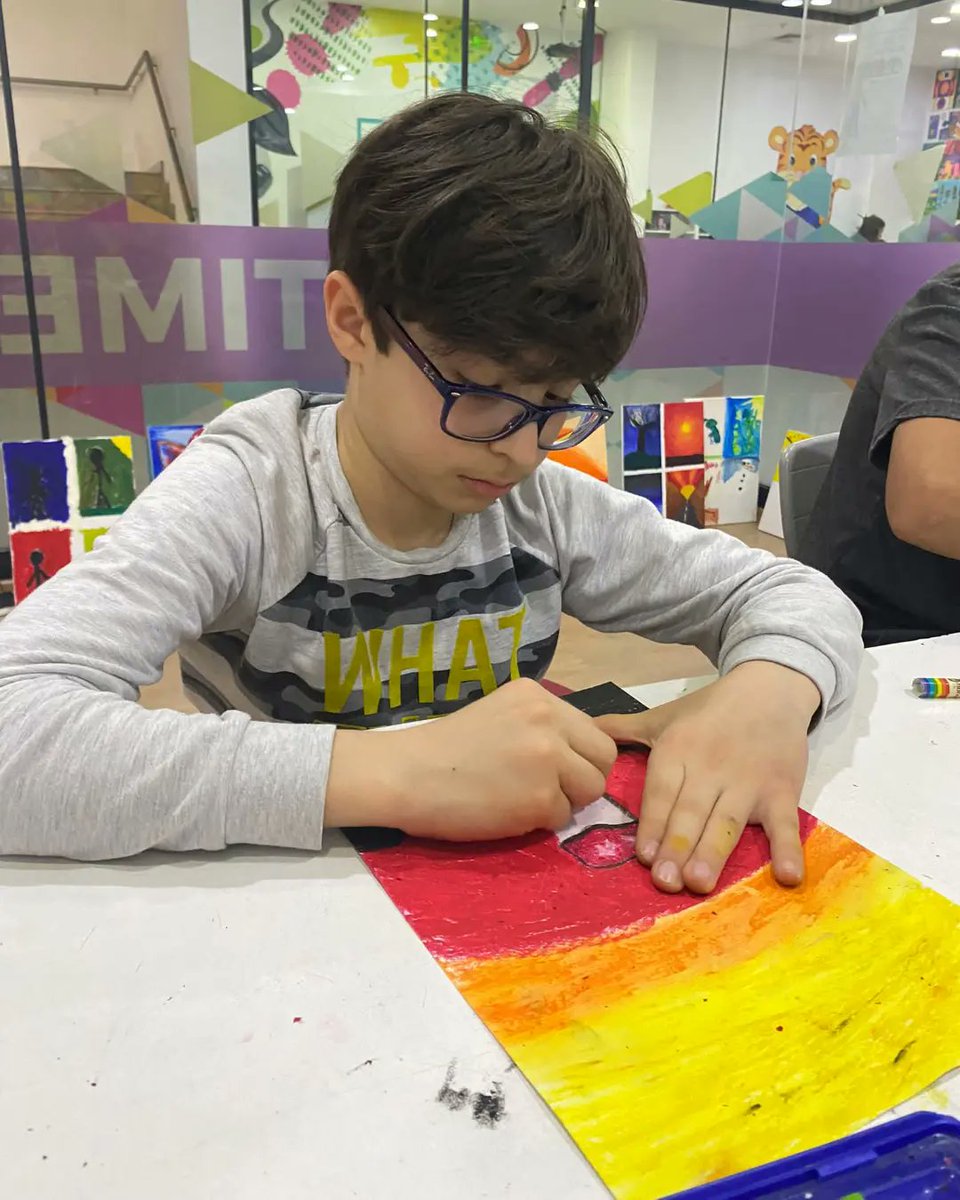 UOCalli's tweet photo. 5. Sınıflarımız Görsel Sanatlar dersimizde 18 Mart Çanakkale Zaferi ile ilgili resimlerini pastel boya, kuru boya ile renklendirdiler.🎨🧑‍🎨👩‍🎨🖌️ #UğurdaSanatVar https://t.co/340laDN7kR