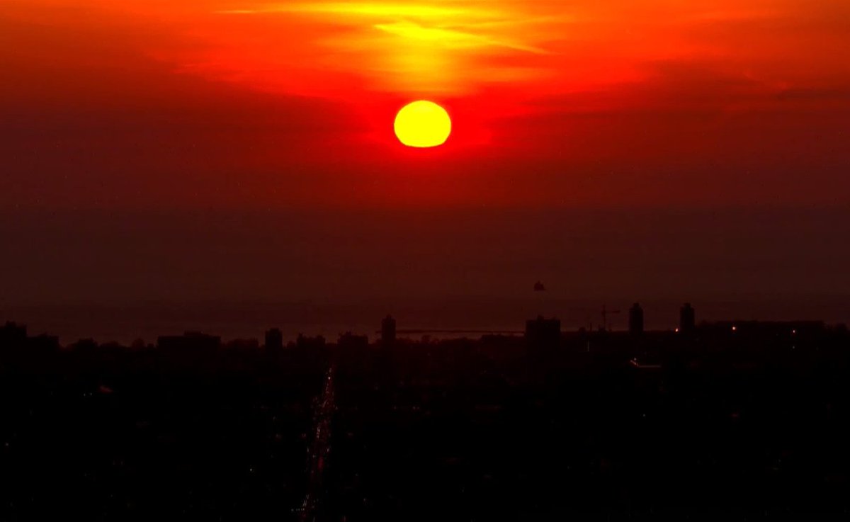 SarahJindra's tweet photo. Since my feed is littered with construction news today, how about a beautiful Chicago sunrise to get your mind off the misery?? https://t.co/32hUxaw0KG