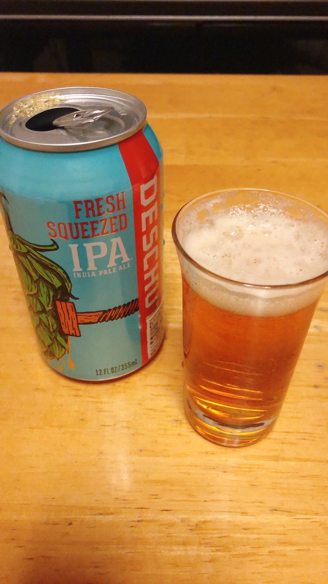 hanalivestage's tweet photo. 夜のビールはこちら〜
DESCHUTES FLESH SQUEEZED IPA
(デシューツ フレッシュスクイーズド アイピーエー)🍺
柑橘系のフレッシュ爽やかな味が和食ともよく合う!
IPAの苦味がさらに後味良くしてる気がする💕これうんまっ!
#ツイッター晩酌部 #とにかく呑み隊 #ビール #deshutes https://t.co/0FpKslzcFp
