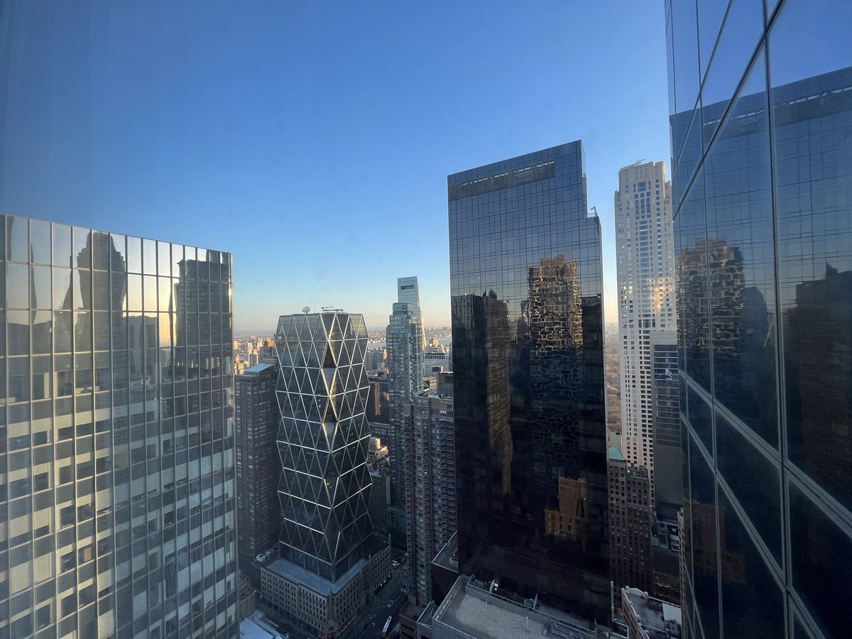 steveobenski's tweet photo. Ready for day two of #LegalWeek2023 #LegalWeek23
Lucked out with my hotel view … https://t.co/s97D26v97K