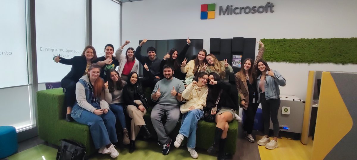MicrosoftEduEsp's tweet photo. 📢📢 Hoy hemos tenido la visita del alumnado del doble Grado de Magisterio y Pedagogía del @CESDonBosco .

Hemos podido aprender todas las funcionalidades de #accesibilidad que nos ofrece Microsoft 365 y que nos permiten personalizar más nuestro aprendizaje.

#MIEExpert https://t.co/kRNWwdVl0D