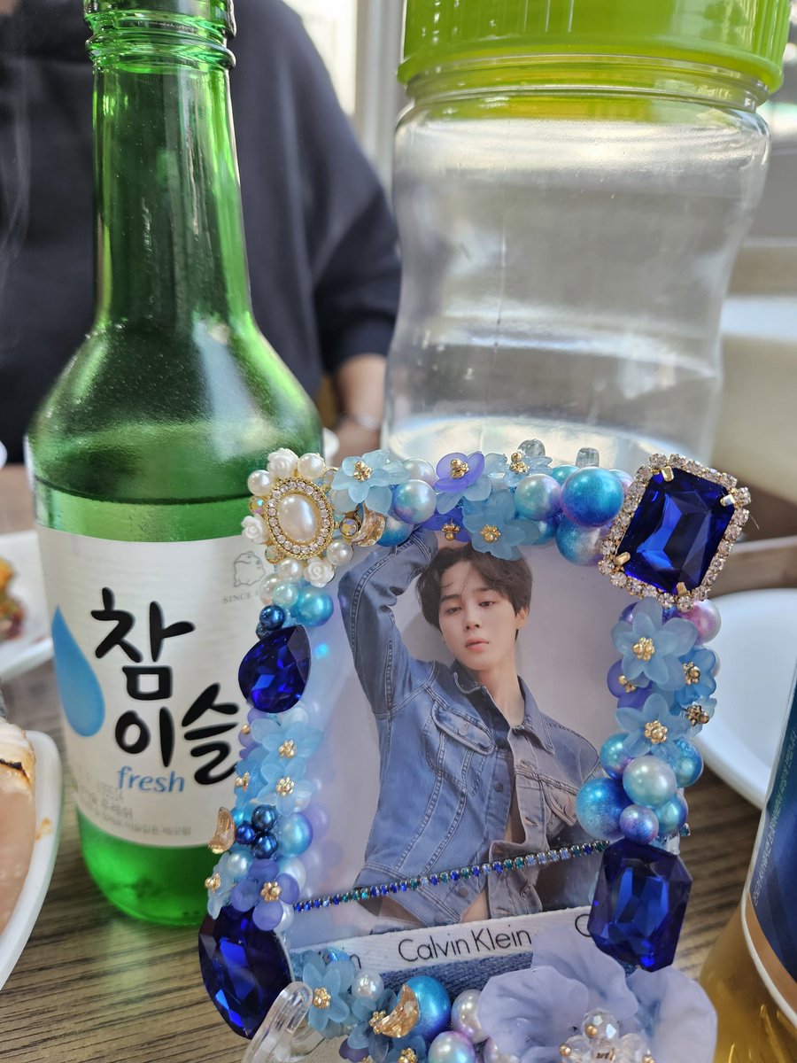 rjs112200's tweet photo. 저~번주에 @gksrudtn3 언니랑
지민이랑 맥주도먹고,소주도먹고,
웃고, 신나고, 배부르고♡
@KM581304forever 님 예술작품 덕에
기분 300배 더더 up!!! https://t.co/MO28fXCzPL