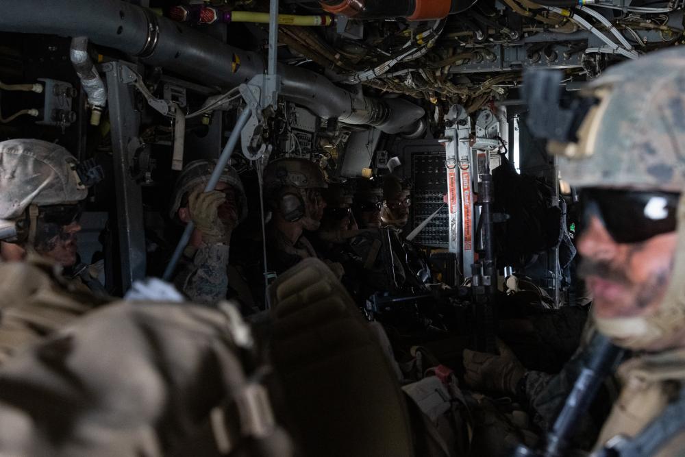 Look Out Below 

U.S. Marines with 3rd Battalion, 5th Marine Regiment, @1st_Marine_Div, exit an MV-22B Osprey, assigned to Marine Medium Tiltrotor Squadron VMM 261, at MAGTF Training Command/Marine Corps Air Ground Combat Center at 29 Palms, California. 

@USMC #MV22B #29Palms