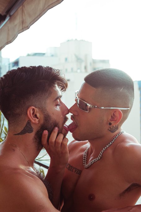 2 pic. Reencontro necess&aacute;rio @eubrunozl   https://t.co/7DDt6wcxQ2 https://t.co/MFTDNUTgEC<a class="tags" href="/tag/eubrunozl">@eubrunozl</a><a href="/tag/pornhubaward2020"class="tags"><span>#pornhubaward2020</span></a>