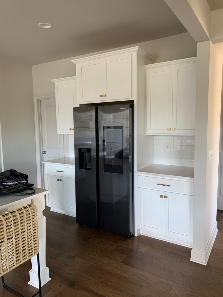 Can you spot the hidden walk-in pantry?? 

#walkinpantry #pantrygoals #pantryinspo #hiddenpantry #smartkitchen #kitcheninspo #kitchendesign #kitchenpantry #blackkitchen #blackcabinets #beforeandafter #kitchenbeforeandafter #kitchenmakeover #pantrytransformation